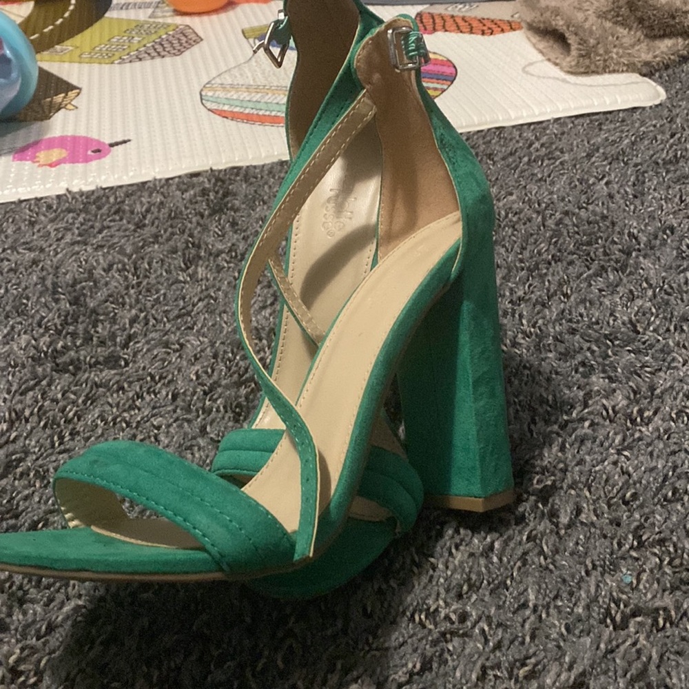 Heels - Picture 2 of 2